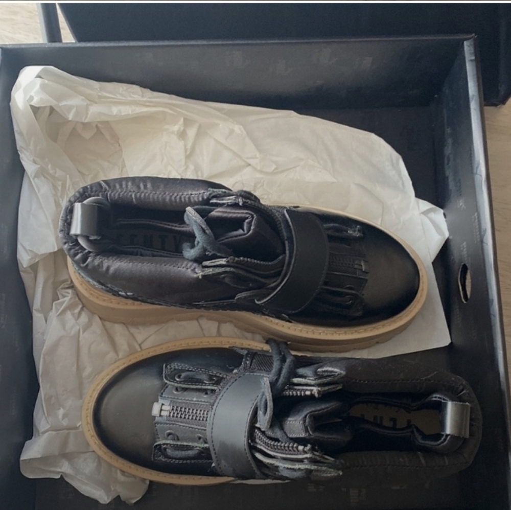 Fenty sneaker boots with the strap!
